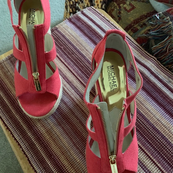 Classic authentic MICHAEL KORS Wedges. - Picture 4 of 7